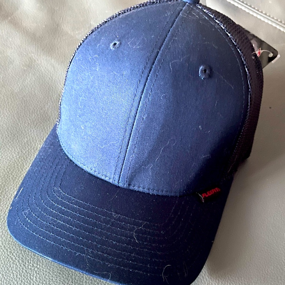 Navy blue fitted trucker mesh back hat